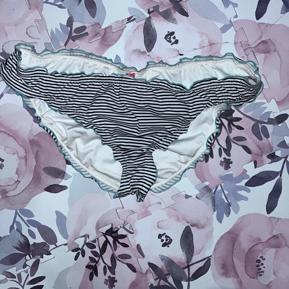 Victoria’s Secret nautical ruffle bikini bottom!!!!